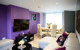 Strelley House 2 , Perfect For Business Trip & Families Holiday Or Working Proffesionals-5 Min From M1 J25 , 500Mb Wi-Fi , Netflix , Fully Equiped Kitchen , Asda Supermarket 5 Min Walk , Free Secure Parking With Cctv ,Available Monthly Deals